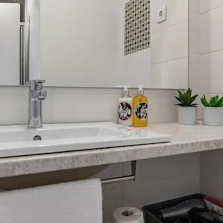 Amazing With Terrace And Ac Apartamento