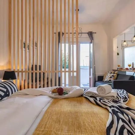 Amazing With Terrace And Ac דירה